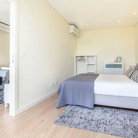 Апартаменты Trindade Flat With Great View Порту