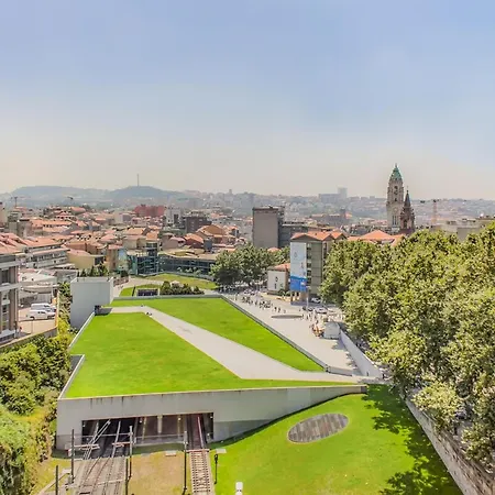 Апартаменты Trindade Flat With Great View Порту